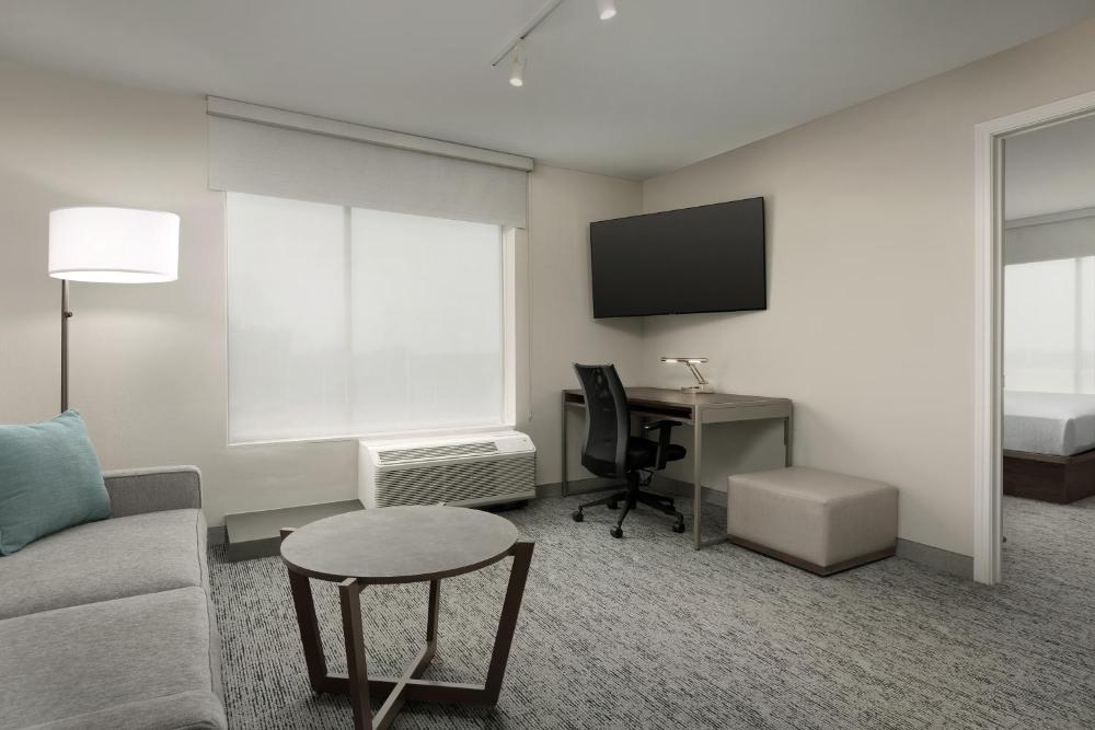 One-Bedroom Queen Suite with Sofa Bed and Adapted Tub - Mobility and Hearing Accessible interior
