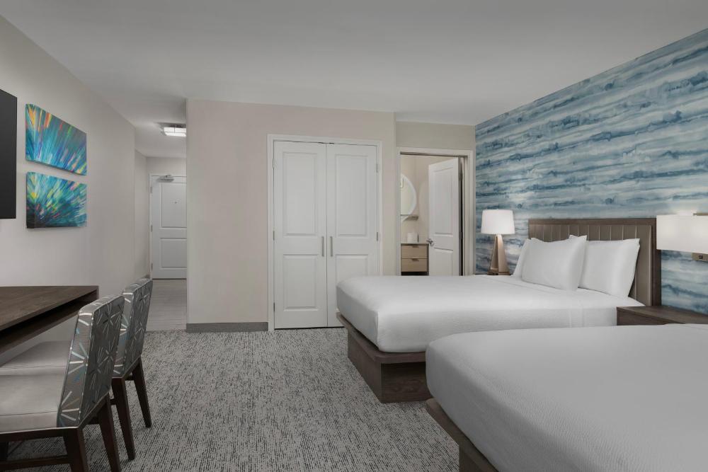 Studio with Two Queen Beds - Hearing Accessible interior